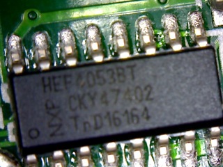HEF4053BT